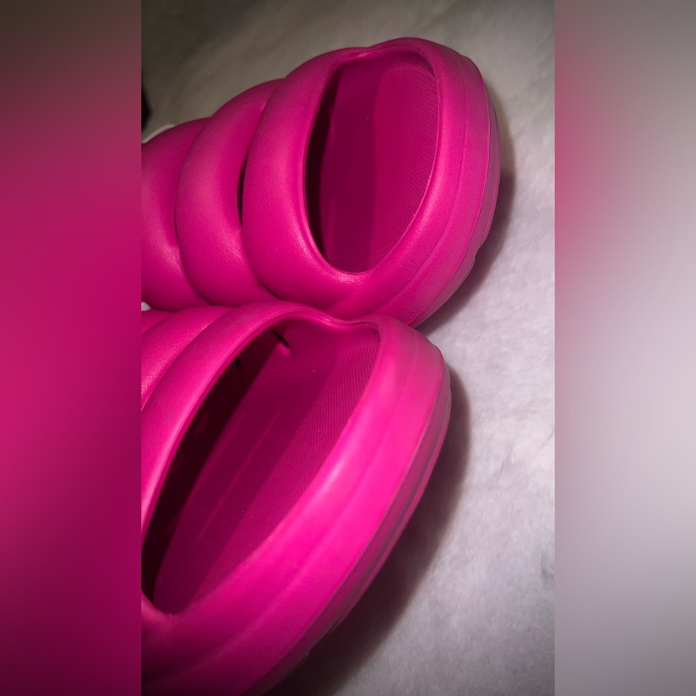 UGG Fuchsia Sport Yeah slide with detachable Straps - Picture 8 of 9